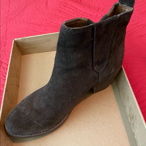 Brown Suede 2 1/2 heel boot. - Picture 3 of 5